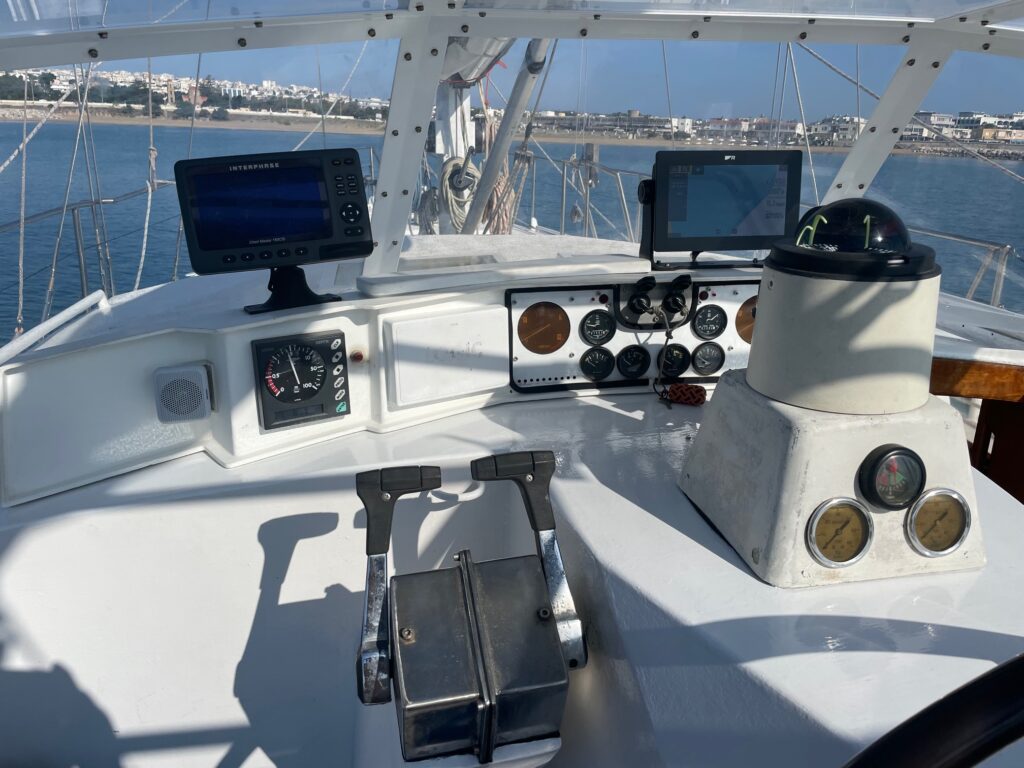 Überführung "Amy 2" von Alicante nach Brest Tag1 Cockpit 1024x768 1