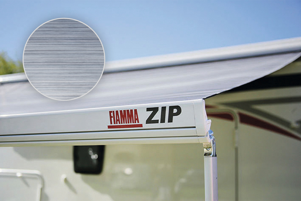 Fiamma ZIP S 350 Medium Markise mit Vorzelt, Royal Blue Das Fiamma ZIP stellt alle anderen Marken in den Schatten! Die Markise wird komplett mit Front- und Seitenwänden geliefert. Durch das ZIP-System werden die Seitenteile mittels zweier robuster Reißverschlüsse mit dem Markisentuch verbunden