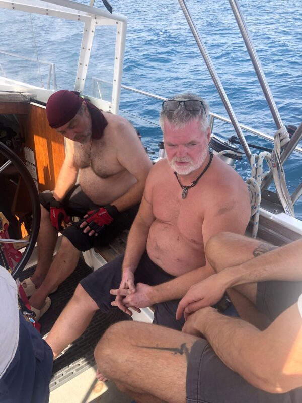 Überführung “Amy 2” von Alicante nach Brest Tag3 7 Crewbesprechung