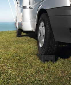 Set mit zwei Auffahrkeilen in einer praktischen stabilen Tragetasche.