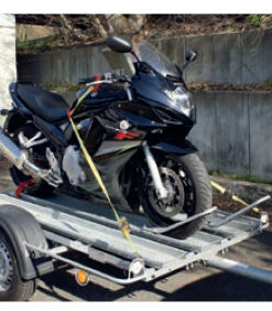 Motorrad-Verzurrsystem bestehend aus: