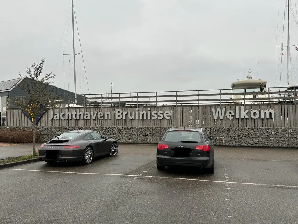 Lorbas - ein Abenteuer beginnt Es sind schon einige Eigner da, aber wohl von Motoryachten ;)