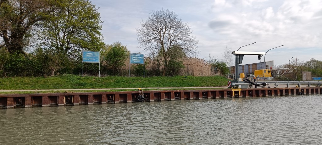 Lorbas auf dem Weg nach Hause Einfahrt in den Mittellandkanal 1