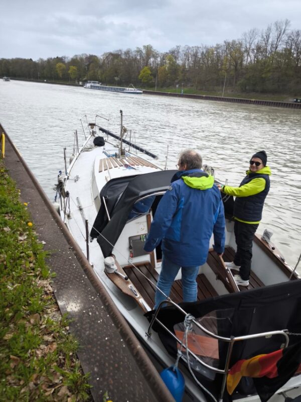 Lorbas auf dem Weg nach Hause Tag 1 Nach der Scheuse sind wir allein