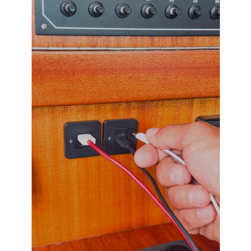 Scanstrut USB-Steckdose SC-TILE-10 Scanstrut USB-Steckdose SC-TILE-10 - Produktbild 1 - Artikel SC-TILE-10