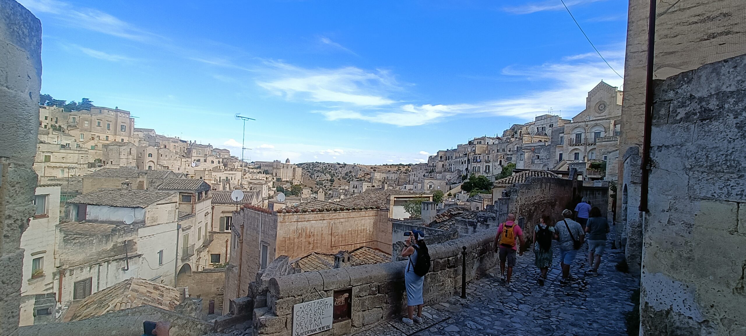 Matera mit dem Wohnmobil – unsere Reise in die Stadt der Sassi, Höhlen und Geschichten Blick über die Sassi von Matera in der Basilikata