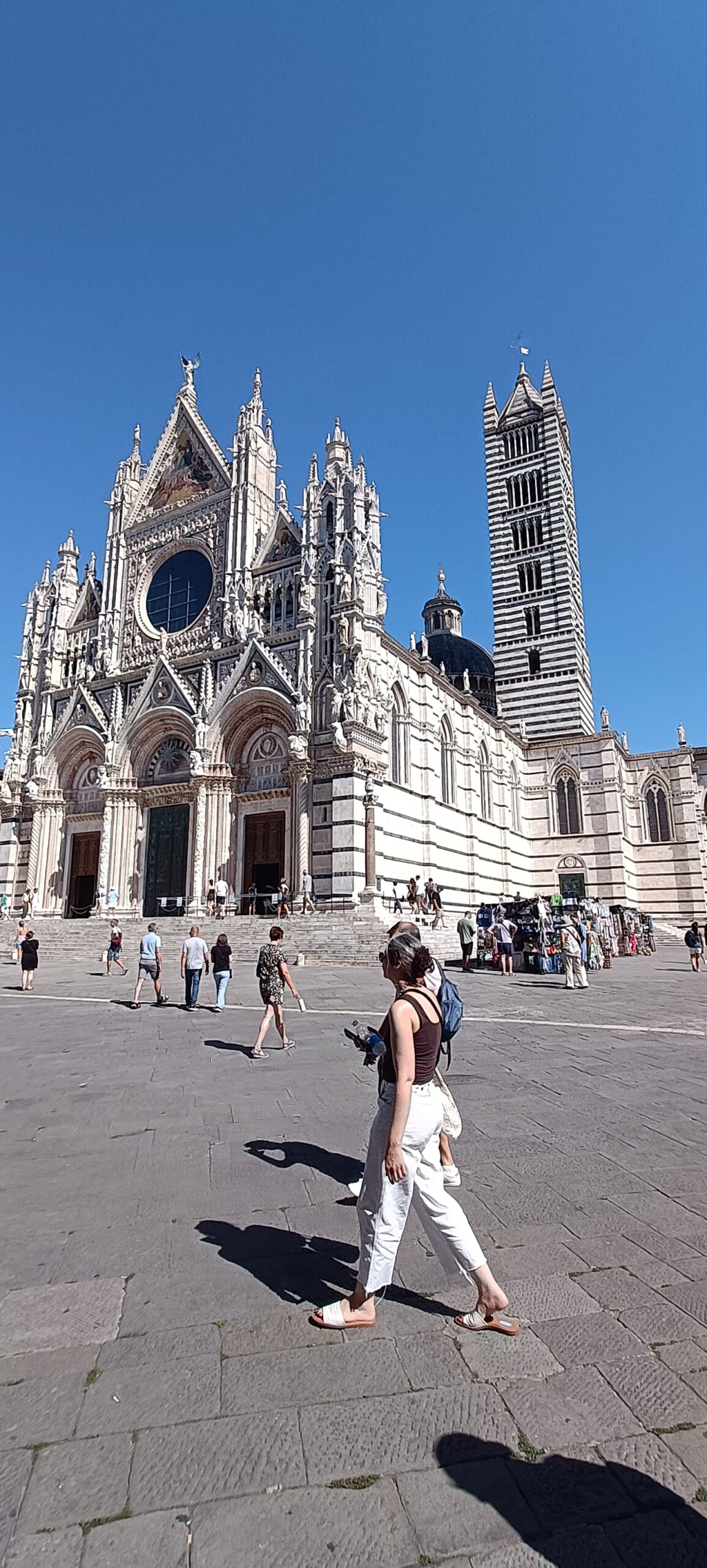 Siena mit dem Wohnmobil – unser zweiter großer Stopp und Gedanken über Freiheit Fassade der Kathedrale Santa Maria Assunta in Siena