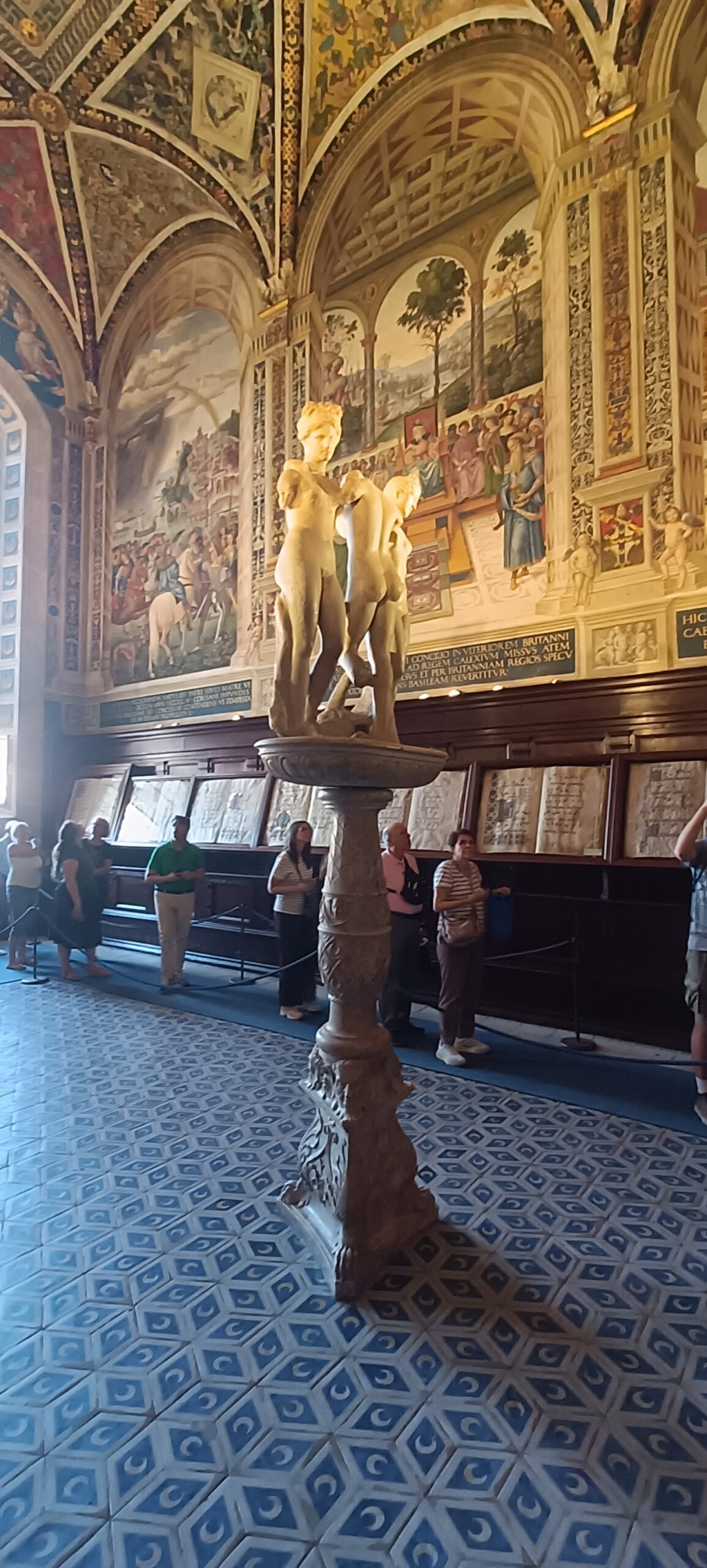 Siena mit dem Wohnmobil – unser zweiter großer Stopp und Gedanken über Freiheit Fresken und Gewölbe in der Libreria Piccolomini im Dom von Siena