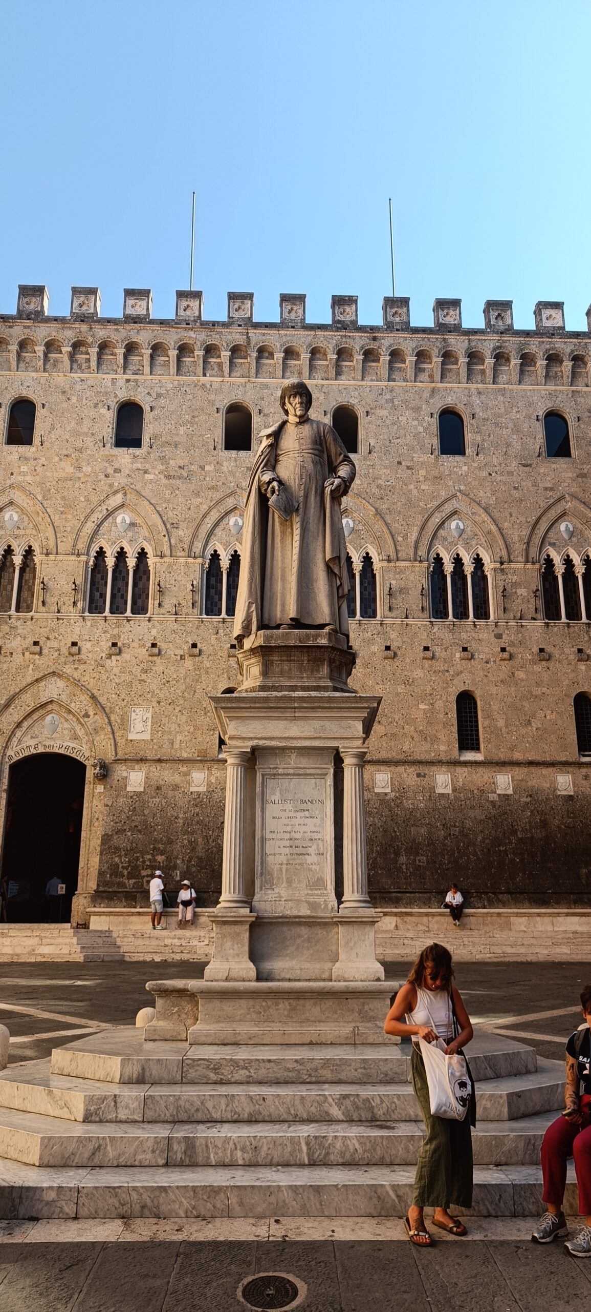 Siena mit dem Wohnmobil – unser zweiter großer Stopp und Gedanken über Freiheit Palazzo Salimbeni, Sitz der Bank Monte dei Paschi di Siena