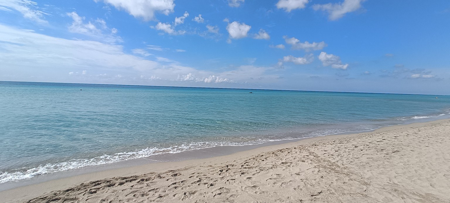 Riva di Ugento mit dem Wohnmobil – zehn Tage Meer, Nachbarn und Lilibet Breiter Sandstrand in Riva di Ugento