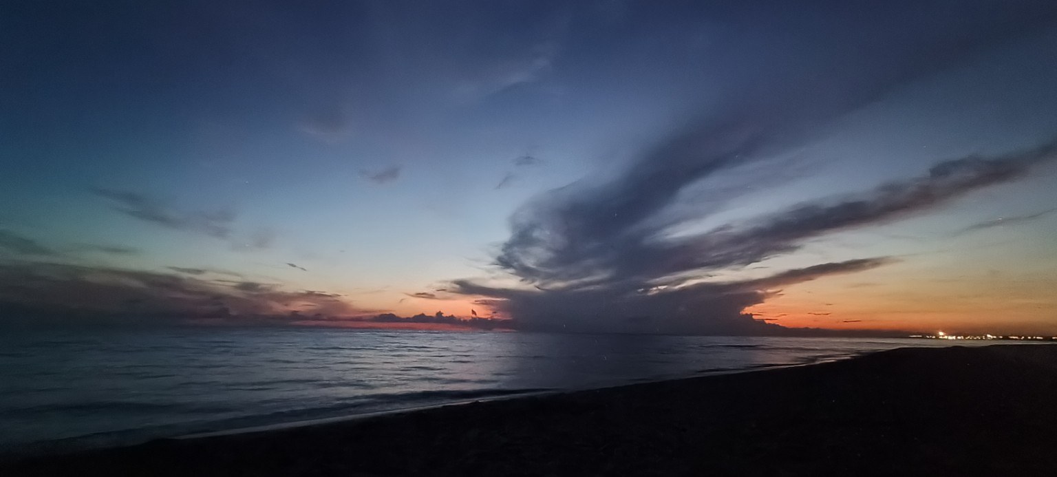 Riva di Ugento mit dem Wohnmobil – zehn Tage Meer, Nachbarn und Lilibet Sonnenuntergang und Wolken
